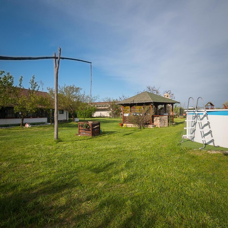 Etno Salas - Etno Ranch - Seosko Turisticko Domacinstvo Vila Palić Exterior foto