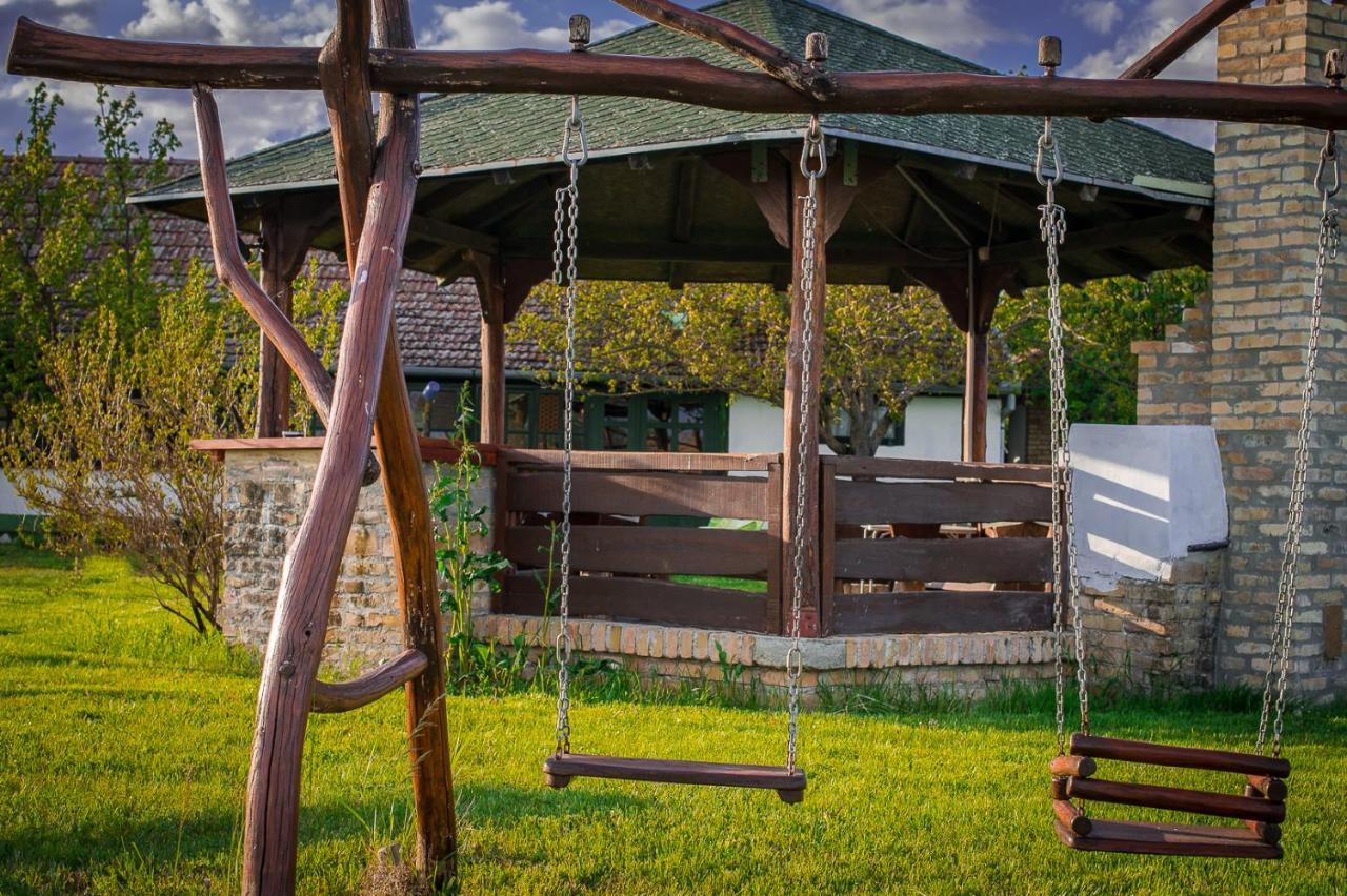 Etno Salas - Etno Ranch - Seosko Turisticko Domacinstvo Vila Palić Exterior foto