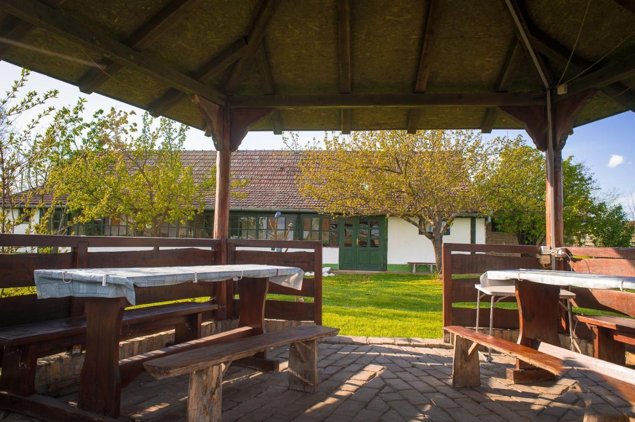 Etno Salas - Etno Ranch - Seosko Turisticko Domacinstvo Vila Palić Exterior foto